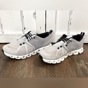 On Cloud Waterproof Sz 8 glacier white speed lacing